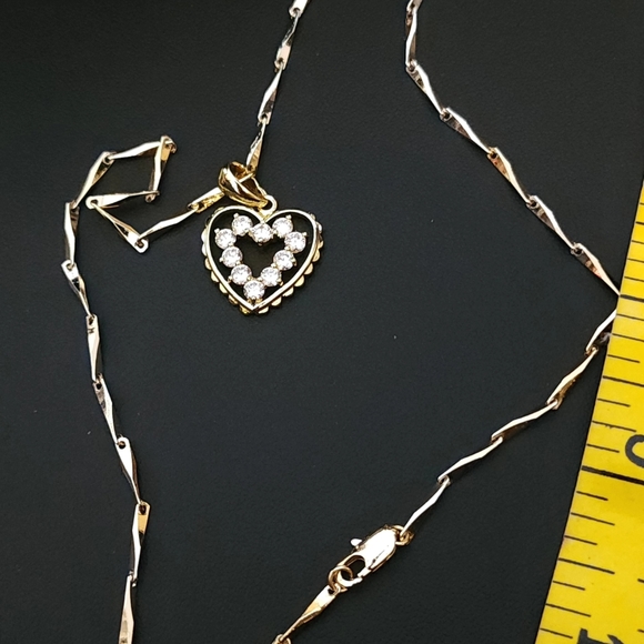 14k GOLD FILLED NECKLACE WITH PENDANT - Picture 3 of 8